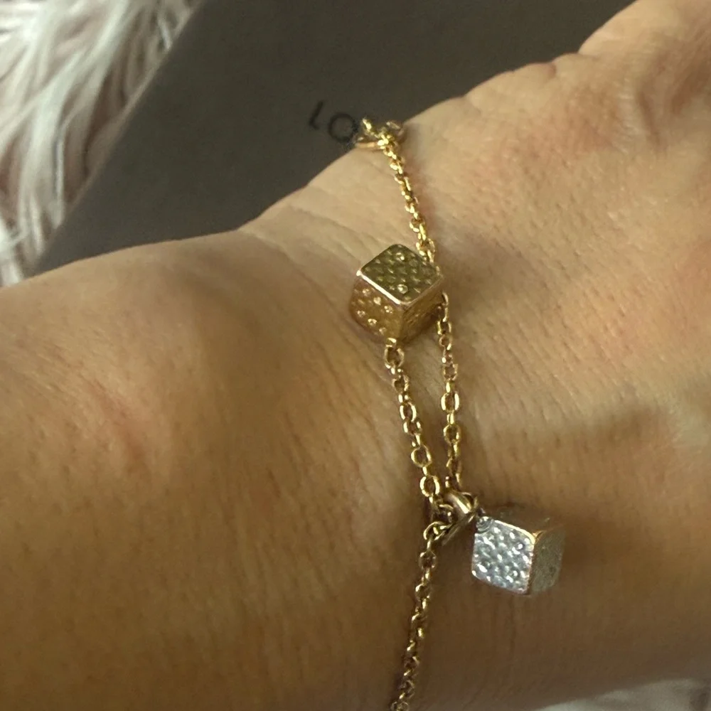 ❤️❤️❤️ Hard to find . Louis Vuitton Gold Chain Bracelet - Picture 8 of 11